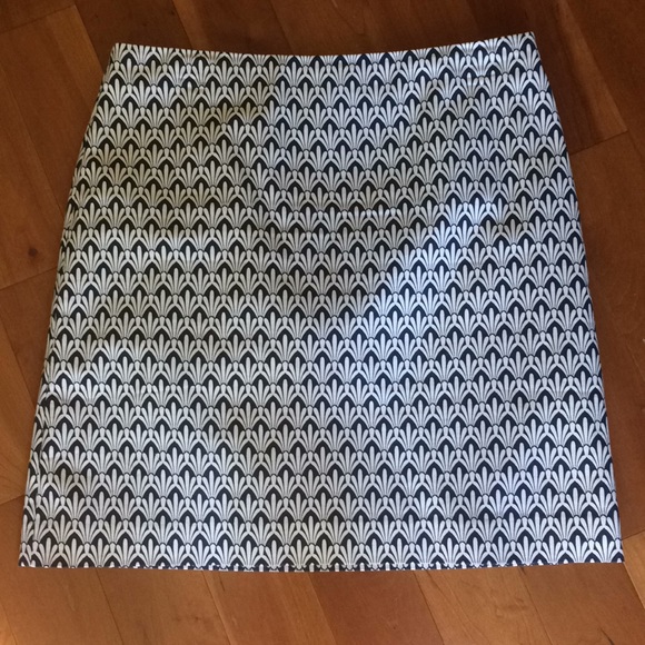 Talbots skirt -navy pattern - Picture 3 of 7
